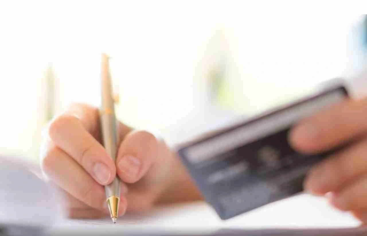 Cambiamenti mensili nei limiti per carte di credito: come tutelare i risparmi Cambiamenti mensili nei limiti per carte di credito: come tutelare i risparmi