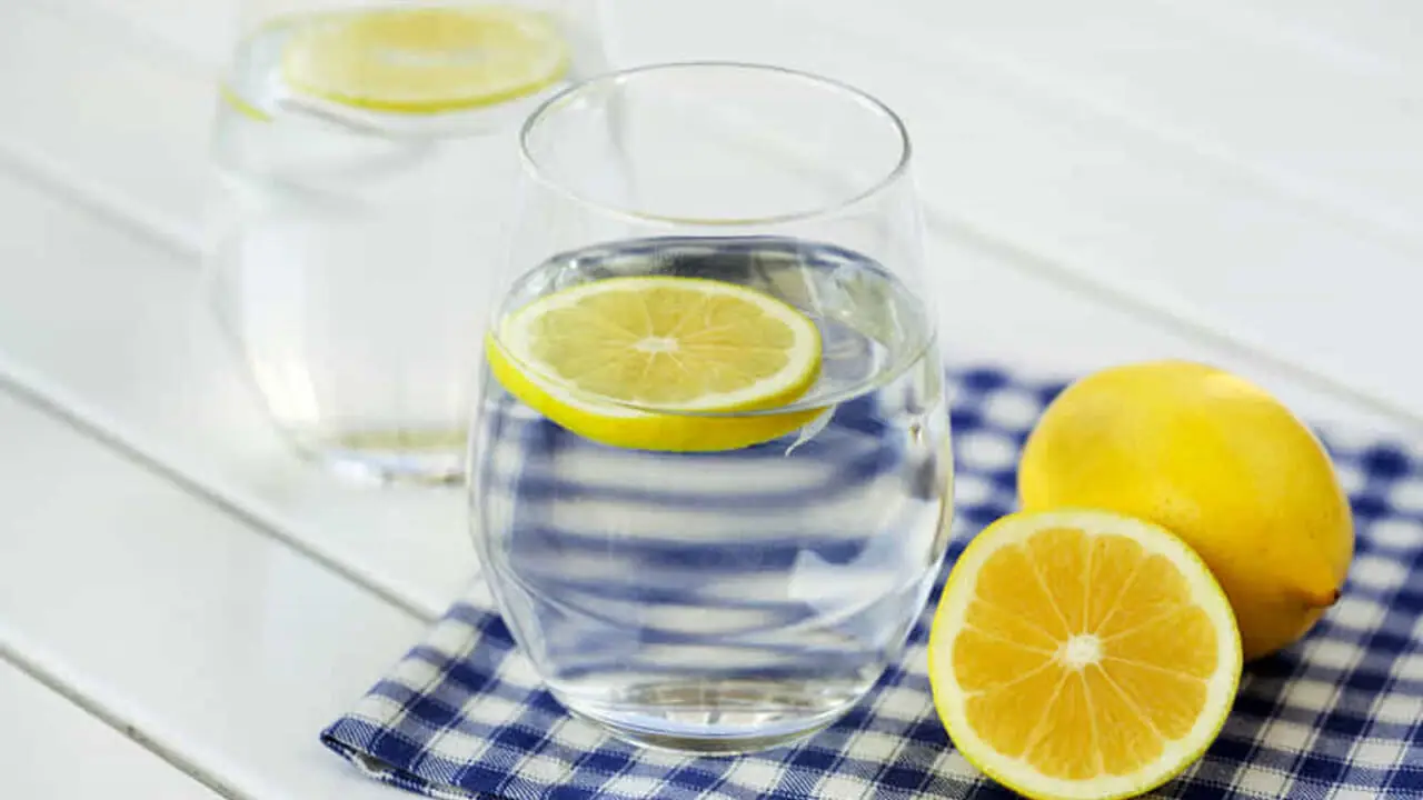 Le proprietà poco conosciute dell’acqua al limone per il fegato sano tutta l’estate Le proprietà poco conosciute dell’acqua al limone per il fegato sano tutta l’estate