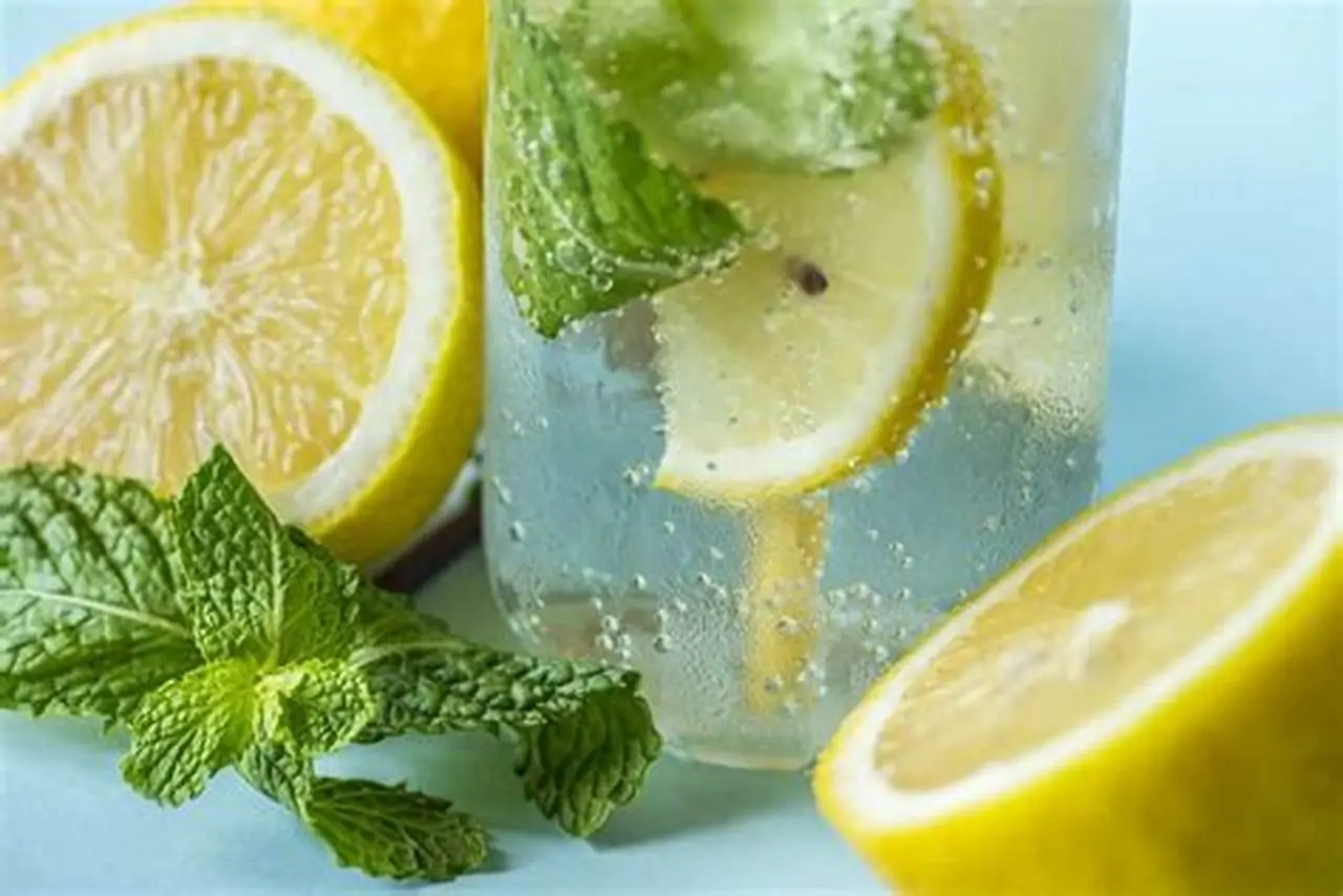 Le proprietà poco conosciute dell’acqua al limone per il fegato sano tutta l’estate Le proprietà poco conosciute dell’acqua al limone per il fegato sano tutta l’estate