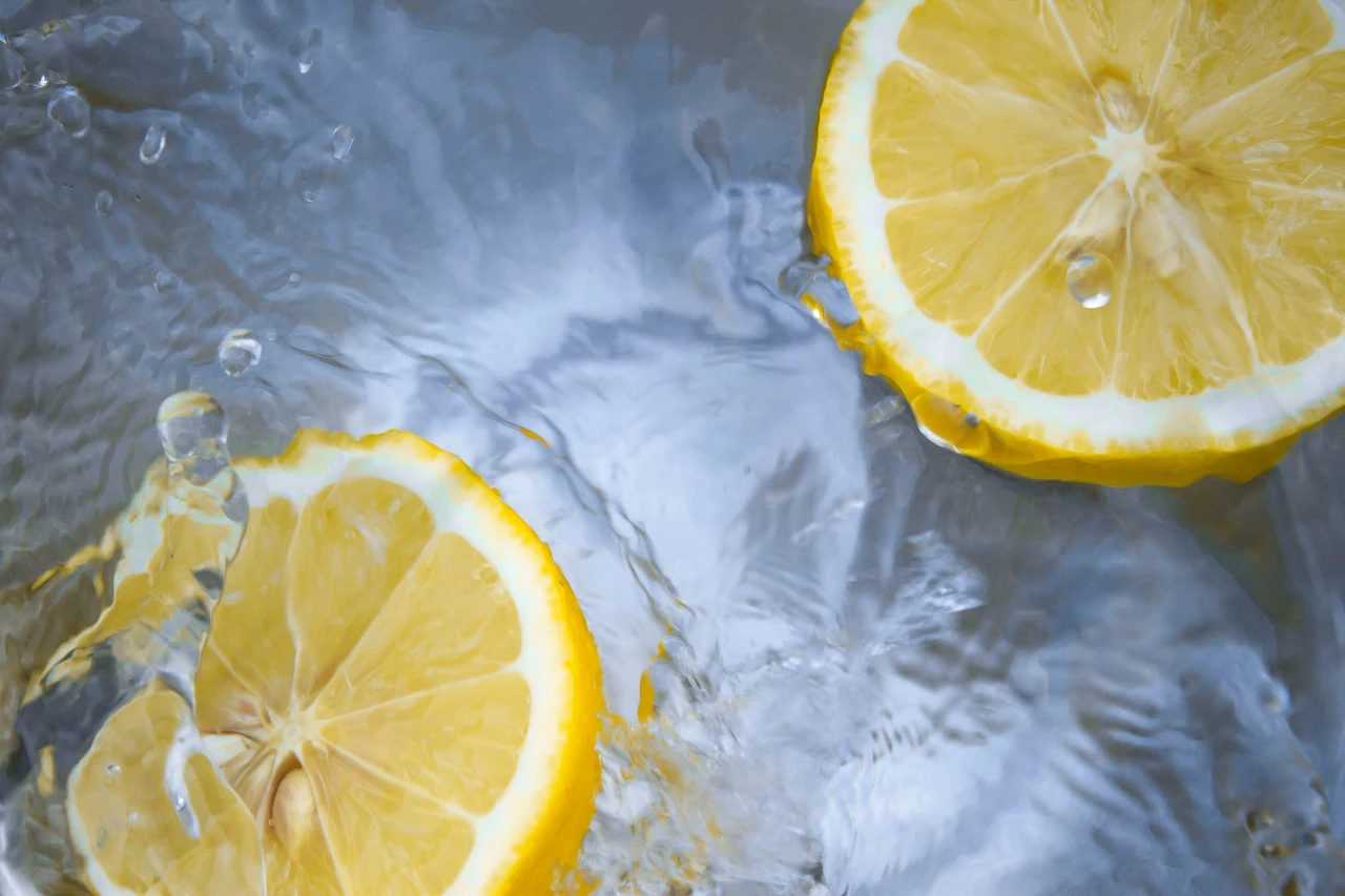 Le proprietà poco conosciute dell’acqua al limone per il fegato sano tutta l’estate Le proprietà poco conosciute dell’acqua al limone per il fegato sano tutta l’estate