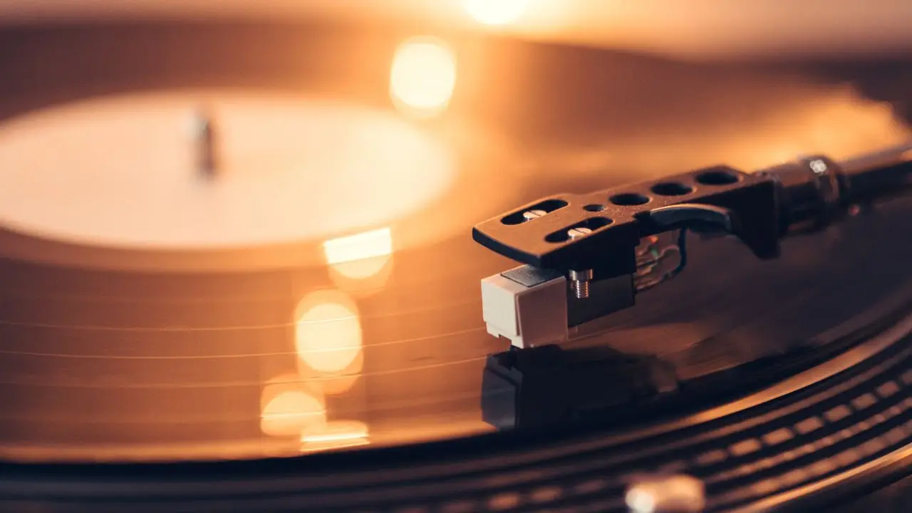 Antiche radio e giradischi: perché il loro valore cresce negli ultimi mesi Antiche radio e giradischi: perché il loro valore cresce negli ultimi mesi