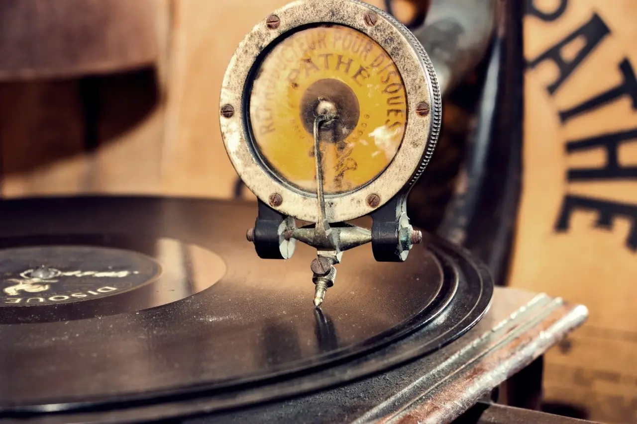 Antiche radio e giradischi: perché il loro valore cresce negli ultimi mesi Antiche radio e giradischi: perché il loro valore cresce negli ultimi mesi