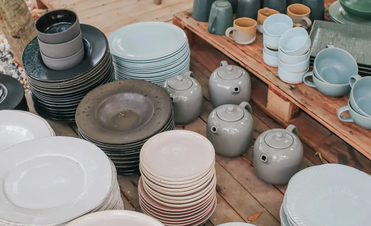 I segreti per riconoscere una ceramica vintage che oggi può valere davvero molto I segreti per riconoscere una ceramica vintage che oggi può valere davvero molto