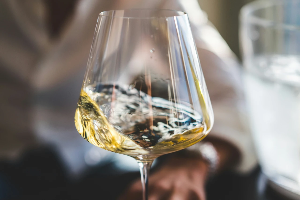 Scegli la bevanda più adatta a reintegrare liquidi e proteggere il fegato subito Scegli la bevanda più adatta a reintegrare liquidi e proteggere il fegato subito