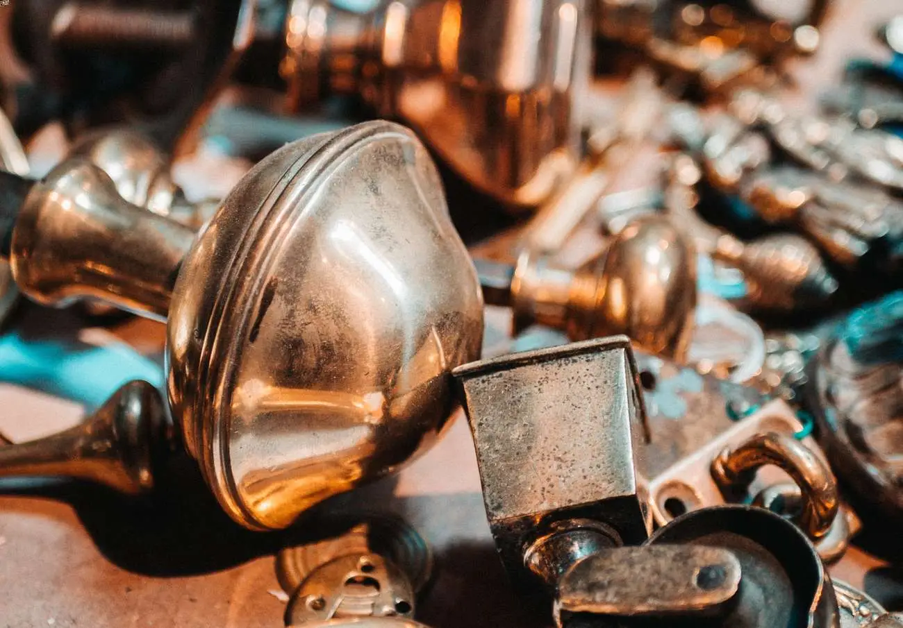 Hai mai rivalutato i vecchi accessori bronzei? Le quotazioni sorprendono oggi Hai mai rivalutato i vecchi accessori bronzei? Le quotazioni sorprendono oggi