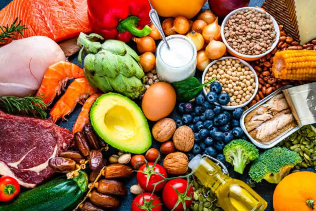 Cosa mangiare a pranzo per restare energici: i segreti di una dieta anti-sonnolenza Cosa mangiare a pranzo per restare energici: i segreti di una dieta anti-sonnolenza