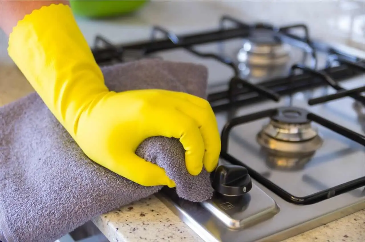 Come scegliere i prodotti più efficaci e sicuri per una cucina sempre pulita: consigli e curiosità Come scegliere i prodotti più efficaci e sicuri per una cucina sempre pulita: consigli e curiosità