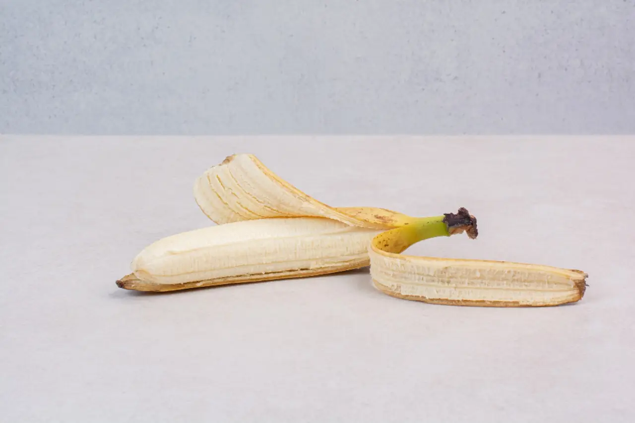 Concimare con la buccia di banana: ecco a quali piante fa davvero bene Concimare con la buccia di banana: ecco a quali piante fa davvero bene
