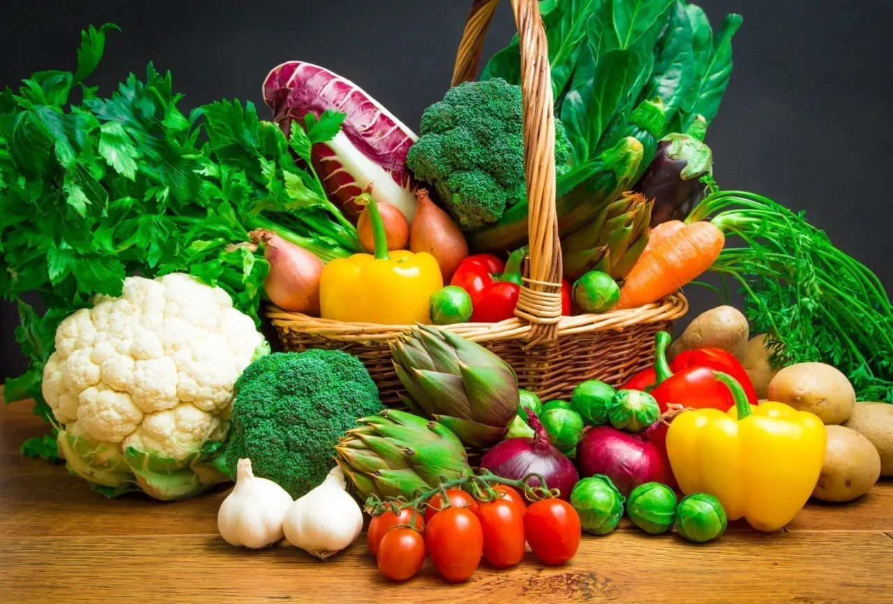 Scopri le verdure ideali da mangiare la sera per migliorare il sonno e la digestione Scopri le verdure ideali da mangiare la sera per migliorare il sonno e la digestione