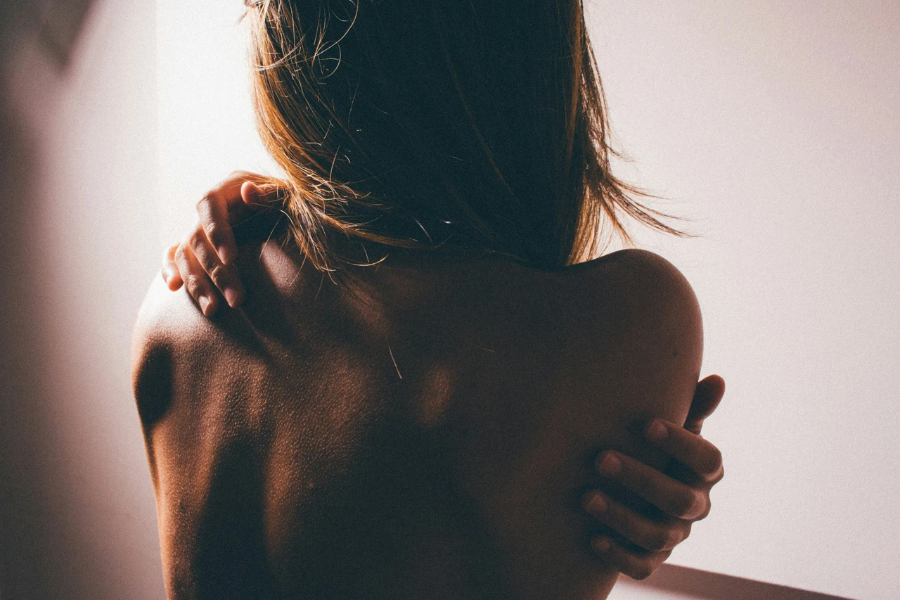 Come scegliere l’antinfiammatorio giusto dopo una scottatura solare: consigli e rischi da conoscere Come scegliere l’antinfiammatorio giusto dopo una scottatura solare: consigli e rischi da conoscere