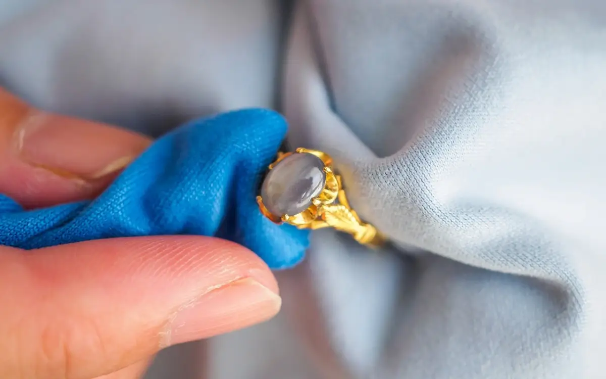 Il metodo casalingo più efficace per lucidare l’oro che tutti ignorano Il metodo casalingo più efficace per lucidare l’oro che tutti ignorano