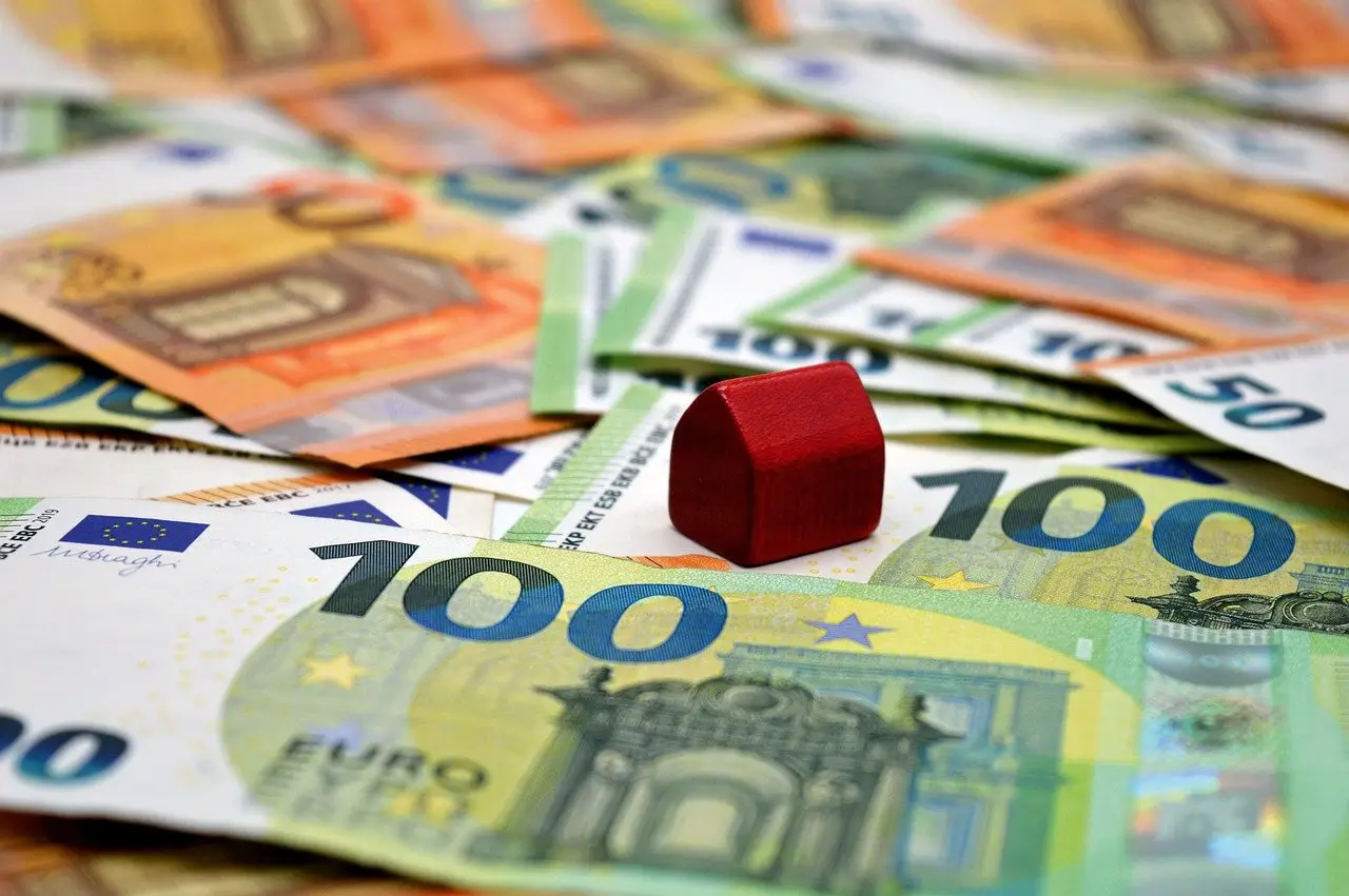 Gli interessi sui conti correnti: ecco quanto guadagni davvero lasciando i soldi in banca Gli interessi sui conti correnti: ecco quanto guadagni davvero lasciando i soldi in banca