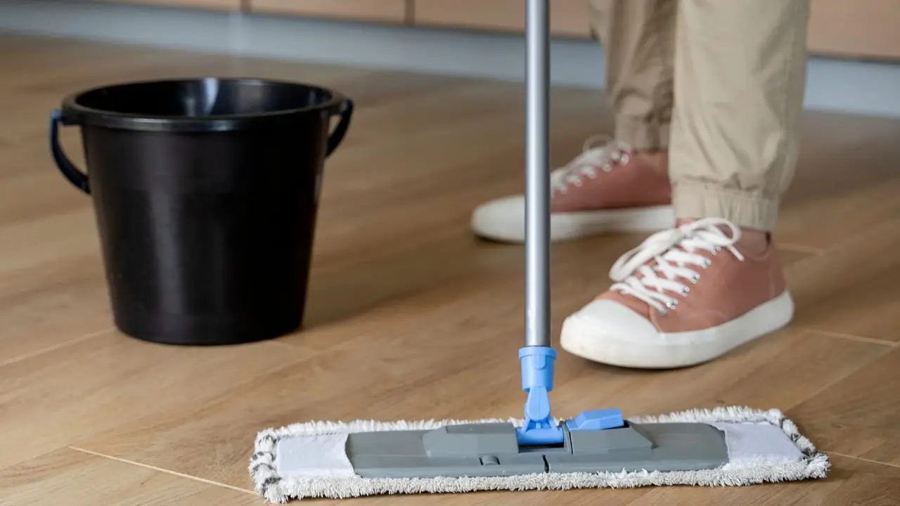 Trucco definitivo: togliere rapidamente il profumo dal pavimento con prodotti naturali Trucco definitivo: togliere rapidamente il profumo dal pavimento con prodotti naturali