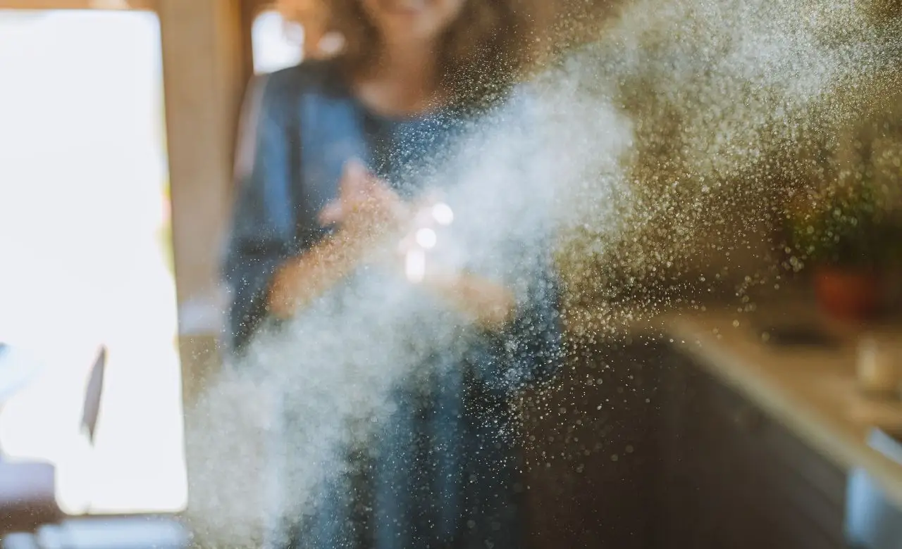 Polvere ovunque dopo i lavori: ecco il metodo usato dai professionisti per pulire i pavimenti in pochi minuti Polvere ovunque dopo i lavori: ecco il metodo usato dai professionisti per pulire i pavimenti in pochi minuti