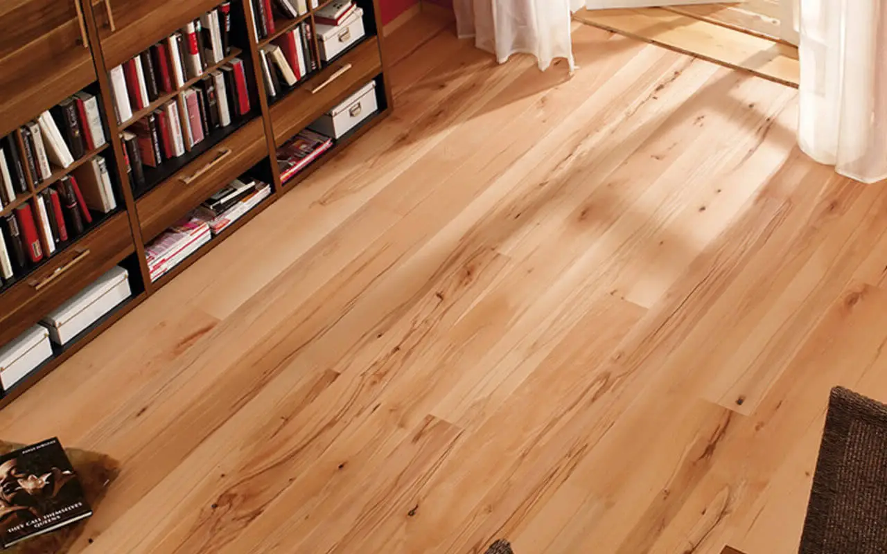 Trucchi per proteggere mobili e pavimenti: come si tratta il legno in casa Trucchi per proteggere mobili e pavimenti: come si tratta il legno in casa