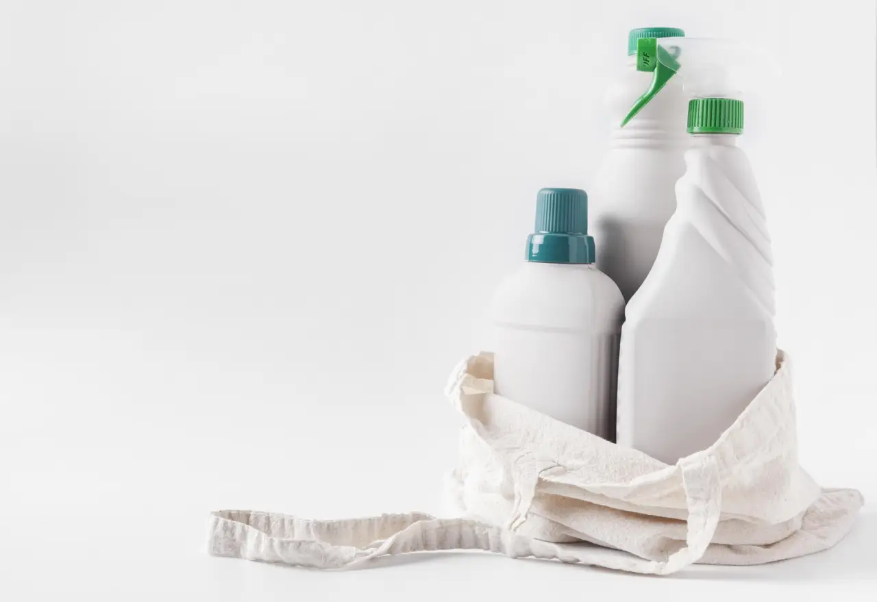 Dimentica i detersivi chimici: ecco la ricetta fai da te che igienizza il bagno meglio di tutti Dimentica i detersivi chimici: ecco la ricetta fai da te che igienizza il bagno meglio di tutti