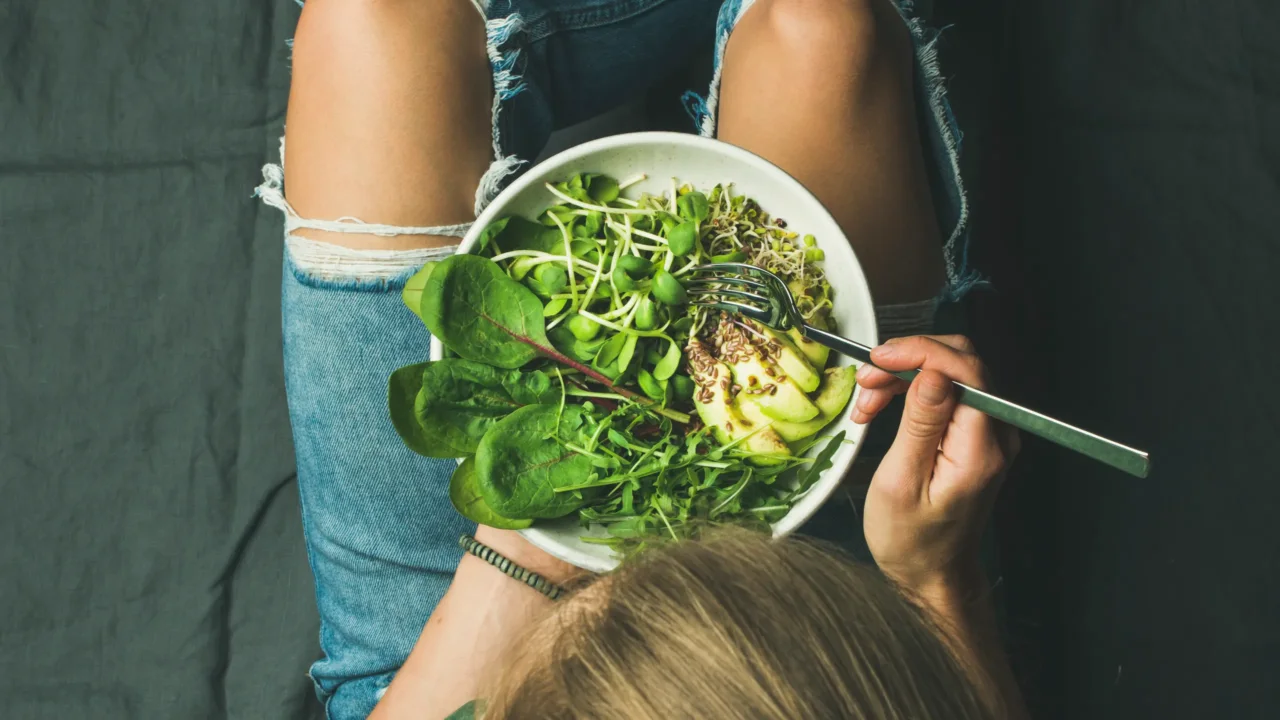 Prato perfetto: ecco il segreto per un verde intenso tutto l’anno Prato perfetto: ecco il segreto per un verde intenso tutto l’anno