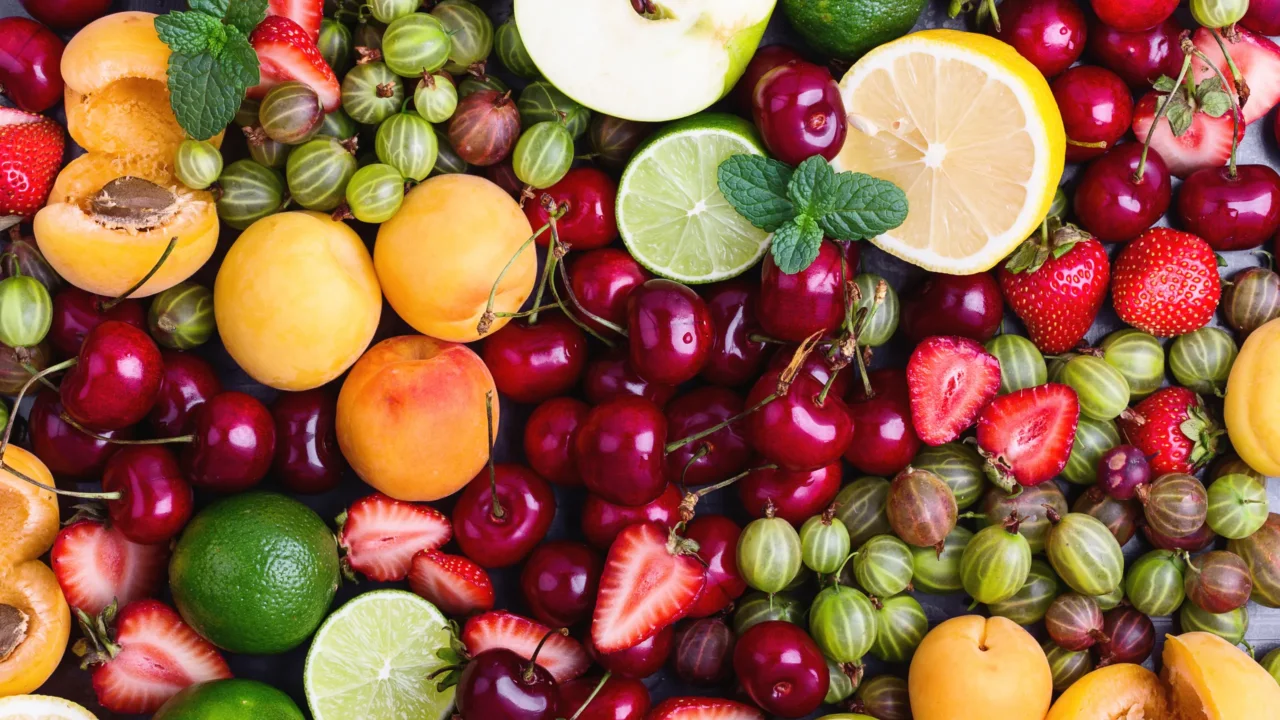 Scopri quali frutti favoriscono il benessere articolare nei cambi di stagione Scopri quali frutti favoriscono il benessere articolare nei cambi di stagione
