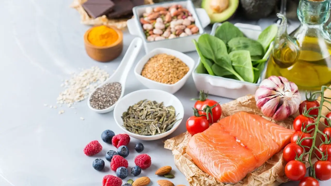 Alimenti anti-infiammatori: cosa aggiungere alla dieta per articolazioni più sane Alimenti anti-infiammatori: cosa aggiungere alla dieta per articolazioni più sane