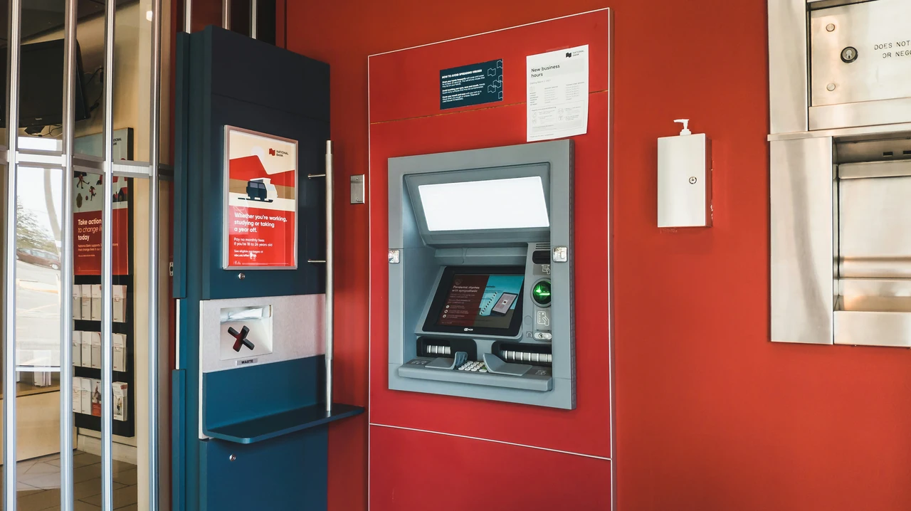 Bancomat e nuove commissioni: come evitare spese extra nei prossimi mesi Bancomat e nuove commissioni: come evitare spese extra nei prossimi mesi